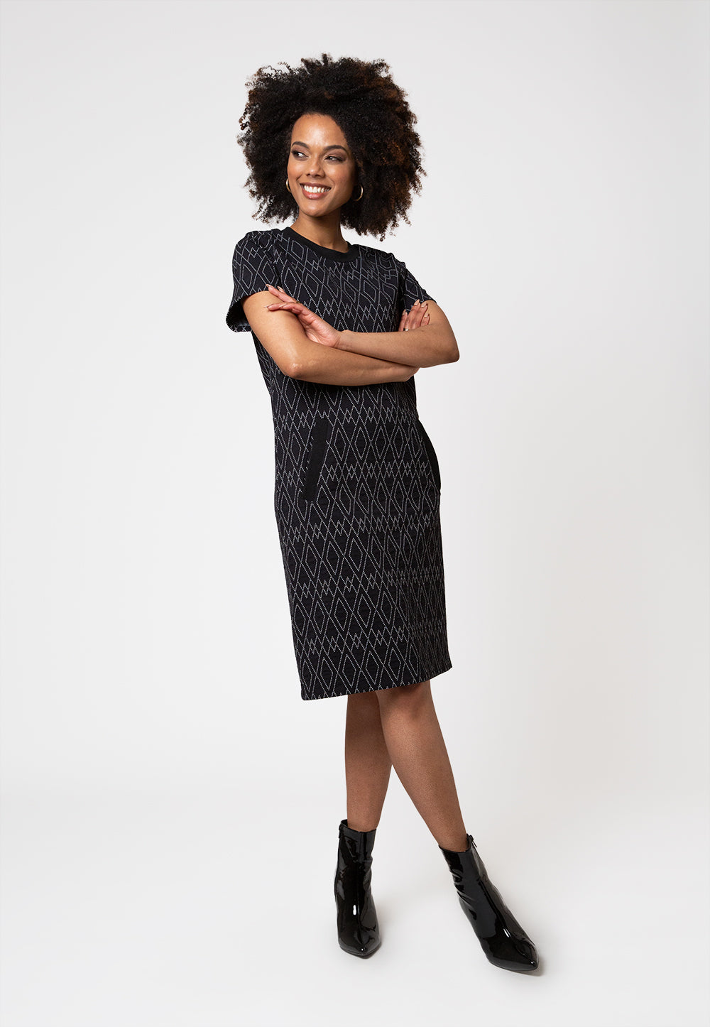 Leota Women's Short Sleeve Maddie Dress in Diamond Lines Luxe Jacquard Black - Bild 6 von 12